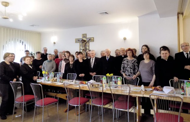 Uczestnicy spotkania dekanalnego Akcji Katolickiej w Cmolasie