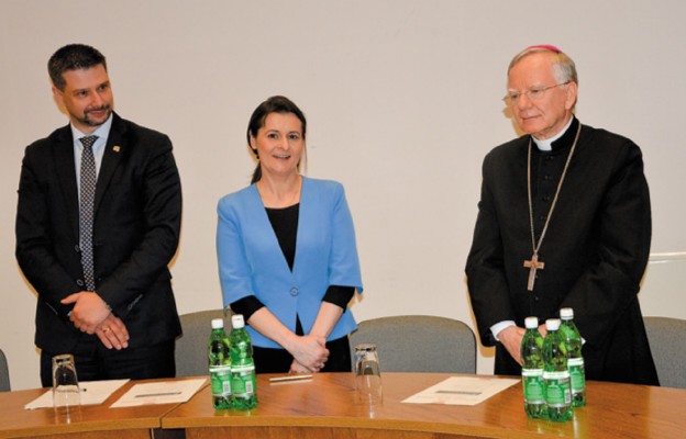 Postać niezłomnego Biskupa i sytuację Kościoła w czasach PRL-u
przybliżyli: abp Marek Jędraszewski, Jolanta Hajdasz i Filip Musiał