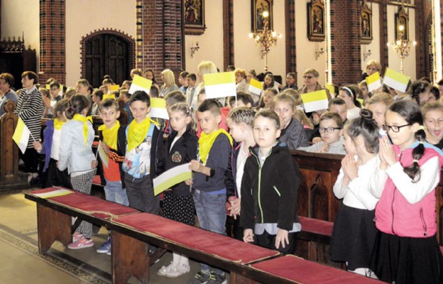 Boisko „Lolek” radością Szkoły Podstawowej im. Jana Pawła II