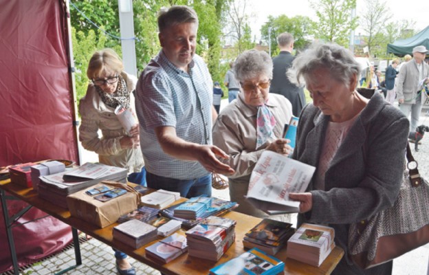 W namiocie z dobrą literaturą religijną