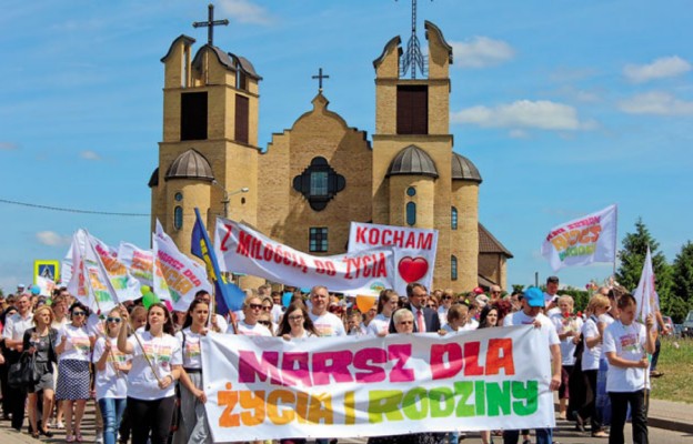 Marsz przeszedł ulicami Siemiatycz
z kościoła pw. św. Andrzeja Boboli
do kościoła pw. Wniebowzięcia
Najświętszej Maryi Panny