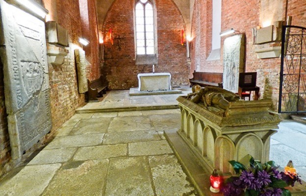 Skupienie u grobu księżnej Anny