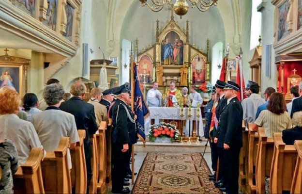 Eucharystii przewodniczył ks. Robert Serafin, dyrektor Caritas Diecezji Legnickiej