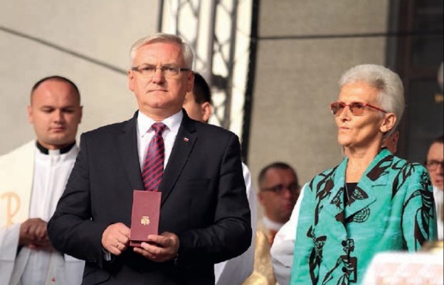 Krzyż Kawalerski Orderu Odrodzenia Polski wręczono misjonarce
17 sierpnia, podczas rozpoczęcia Pieszej Pielgrzymki Tarnowskiej
na Jasną Górę