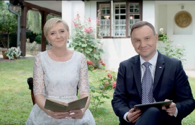 Para Prezydencka w Bronowicach zachęcała do narodowego czytania „Wesela”