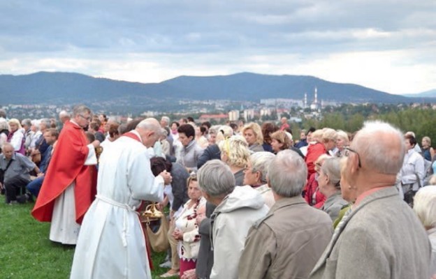 Modlitwie na Trzech Lipkach zawsze towarzyszą piękne widoki