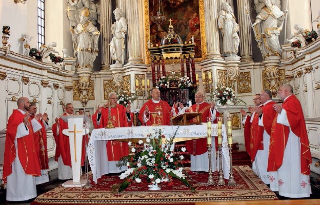 Spotkanie rozpoczęła Msza św. w intencji trzeźwości w siemiatyckim kościele
pw. Wniebowzięcia Najświętszej Maryi Panny