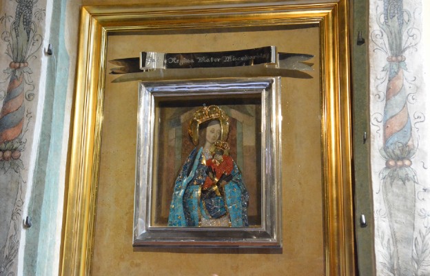 Koronowany fresk Matki Bożej w Dzierżoniowie