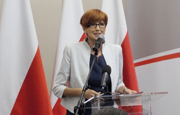 Min. Elżbieta Rafalska twierdzi, że obok wolności i suwerenności
największym dobrem narodowym jest polski dom