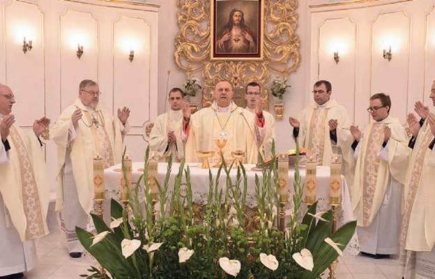 Inaugurację rozpoczęła Eucharystia pod przewodnictwem bp. Tadeusza Pikusa