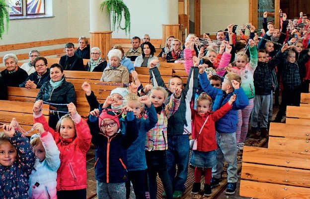 W Biertowicach od najmłodszych lat dzieci modlą się na różańcu