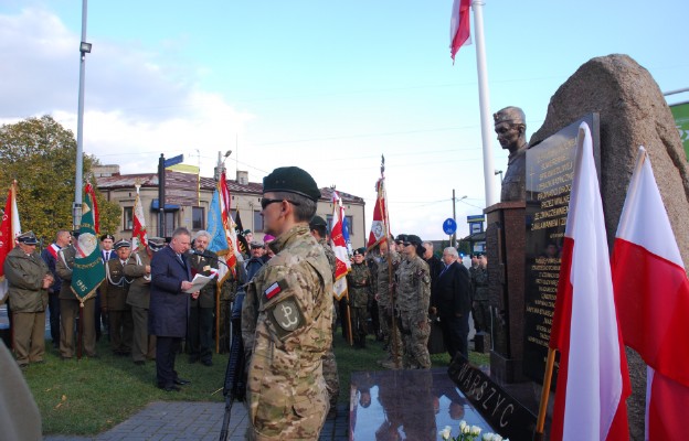 Odsłonięcie popiersia kpt.  Stanisław Sojczyńskiego ps. Warszyc w Częstochowie