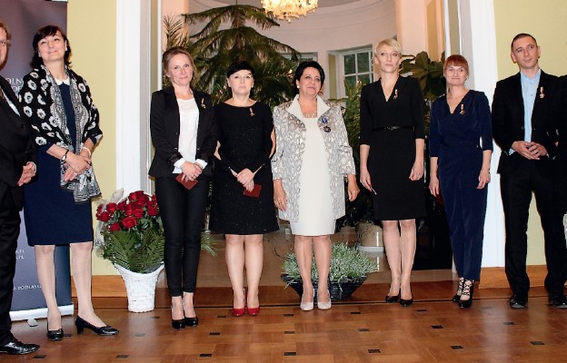 Wśród uhonorowanych osób znaleźli się dyrektor placówki Dorota Łapiak,
zastępca dyrektora Anna Łapiak i kilkunastu pracowników muzeum