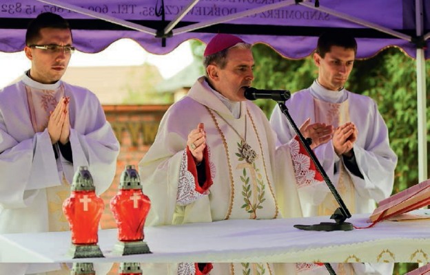 Bp Krzysztof Nitkiewicz sprawował Eucharystię w uroczystość Wszystkich Świętych