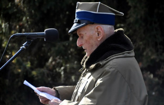 Major Witold Dembowski podczas wystąpienia
