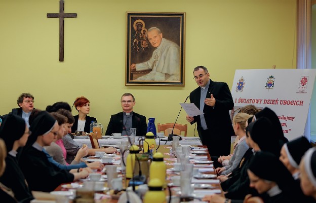 Ks. Bogusław Pitucha podczas konferencji pt. „W kierunku Pomocy Ubogim”