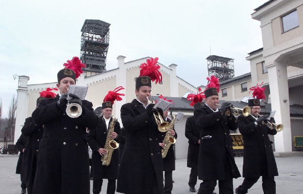 Występ orkiestry górniczej jest nieodłącznym elementem obchodów barbórkowych w Wałbrzychu