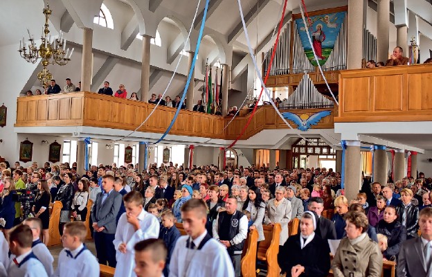 Na uroczystości przybyli licznie parafi anie