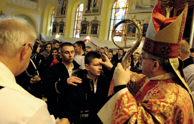 Bierzmowanie to początek dojrzałego
kroczenia za Chrystusem