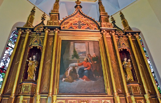 Wizerunek św. Marii Magdaleny, patronki kościoła znajduje się w ołtarzu głównym