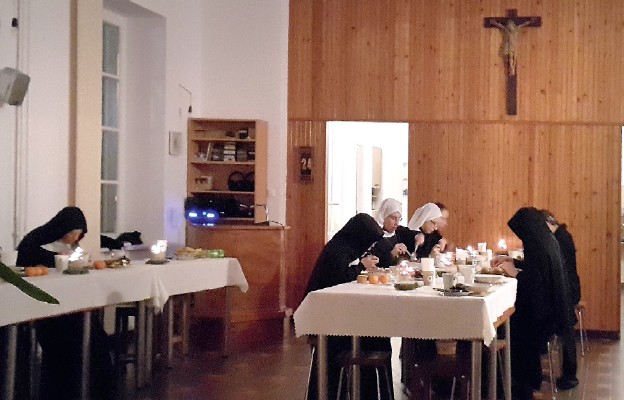 Podczas Wigilii w klasztorze benedyktynek-sakramentek brakuje jednej z sióstr