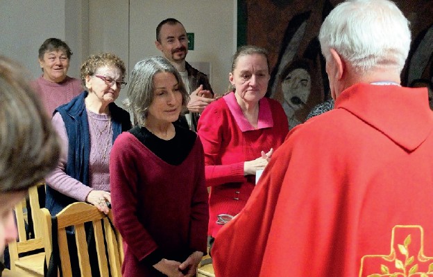 Barbara Momot odbiera medal „Zasłużony dla Diecezji Toruńskiej”