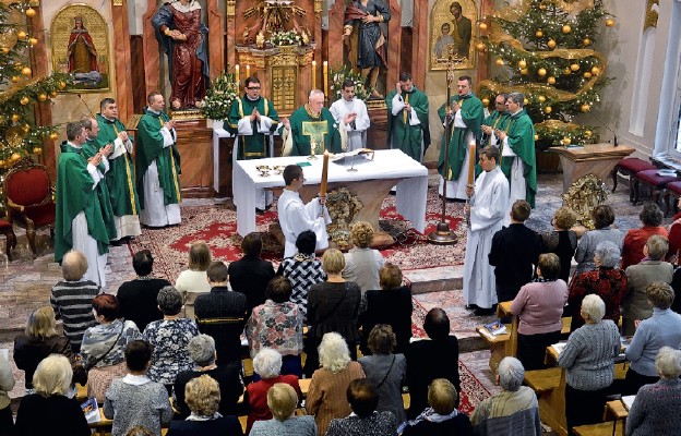 Eucharystii przewodniczył biskup legnicki Zbigniew Kiernikowski