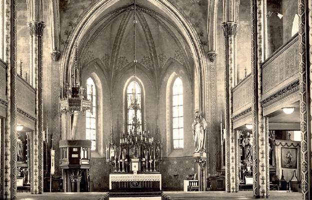 Zdjęcie starego wystroju kościoła św. Barbary w Wałbrzychu