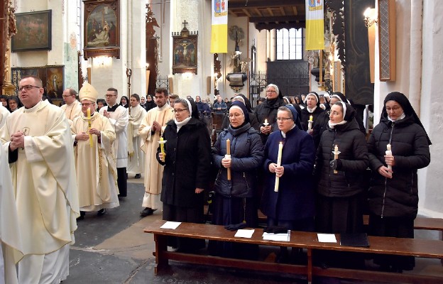 W toruńskiej katedrze Świętych Janów zgromadziły się osoby konsekrowane z całej diecezji