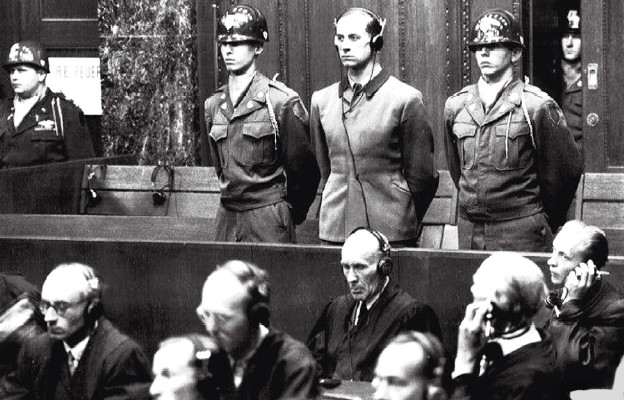 Osobisty lekarz Hitlera dr Karl Brandt podczas procesu
w Norymberdze
