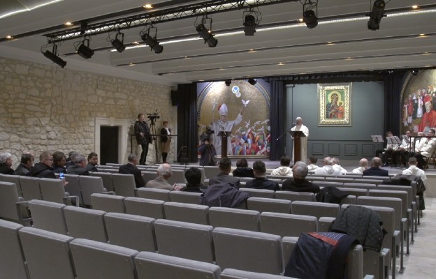 Odnowiona Sala Papieska estetyka dorównuje funkcjonalności