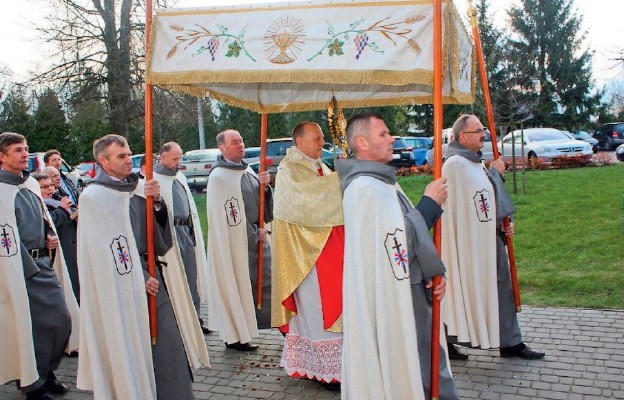 Procesja rezurekcyjna z udziałem bp. Tadeusza Pikusa. Drohiczyn 2017