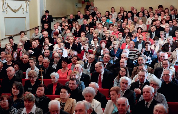 Sala Katolickiego Domu Kultury św. Józefa w Sandomierzu wypełniła sie po brzegi