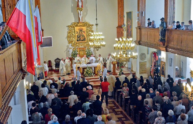 Jubileuszowej Mszy św. przewodniczył bp Zbigniew Kiernikowski