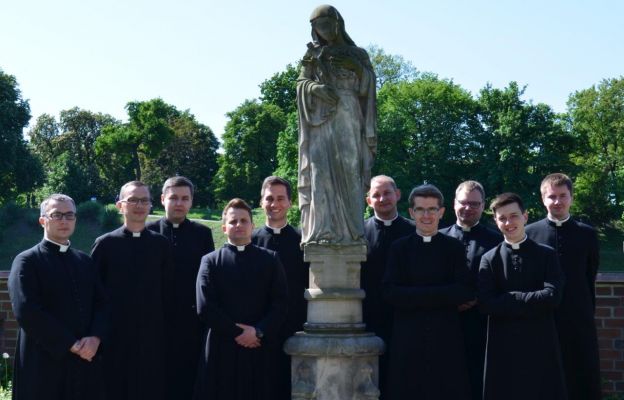 Na zdjęciu diakoni z Metropolitalnego Wyższego Seminarium Duchownego we Wrocławiu. Już jutro zostaną kapłanami Chrystusa.