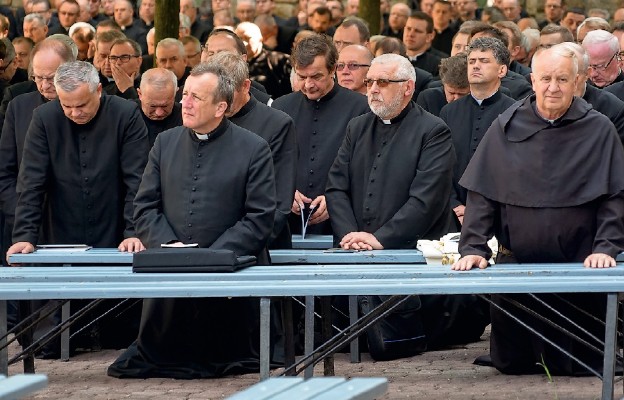 Siedmiuset kapłanów uczestniczyło w III Pielgrzymce do sanktuarium w Tuchowie