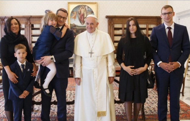 Premier Morawiecki z rodziną na audiencji u papieża