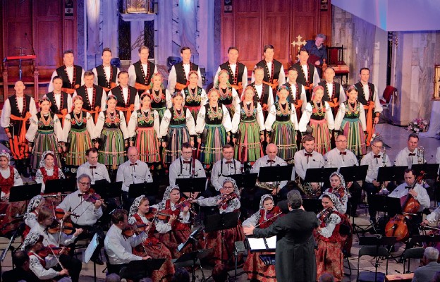 W inauguracyjnym koncercie najpiękniejsze pieśni
religijne, patriotyczne i ludowe zaprezentował Państwowy
Zespół Pieśni i Tańca „Mazowsze”