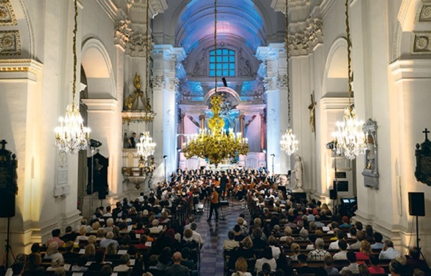 Barwy Kościoła w „Niedzieli”