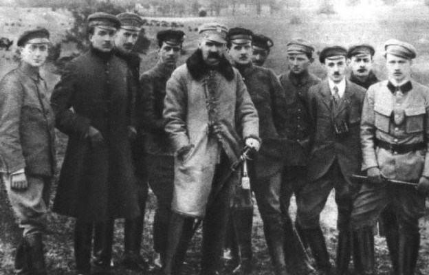 Józef Piłsudski i Komenda Naczelna POW podczas ćwiczeń (1917 r.)