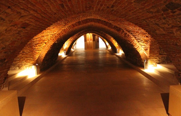 Jedną z atrakcji turystycznych Przemyśla są podziemia pod archikatedrą przemyską