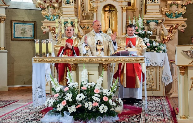 W rocznicę koronacji obrazu Pani Domanowskiej Mszy św. przewodniczył bp Tadeusz Pikus