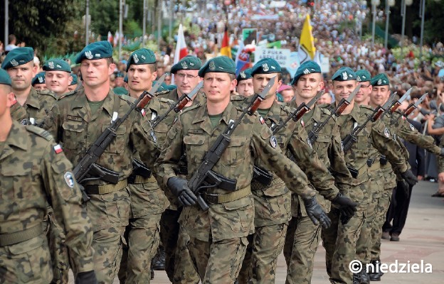 Pielgrzymka Żołnierzy Wojska Polskiego dociera na Jasną Górę każdego roku 14 sierpnia