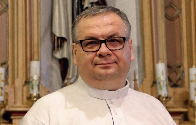 Ks. Andrzej Hładki, proboszcz parafii pw. św. Jadwigi Śląskiej w Koźli,
doktorant z teologii liturgii PWT we Wrocławiu, redaktor „Kalendarza
Liturgicznego diecezji zielonogórsko-gorzowskiej” oraz „Kartki z liturgii”