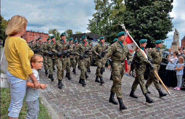 Każdy z was też znajduje w życiu jakieś swoje Westerplatte. Jakiś wymiar zadań, które musi podjąć i wypełnić. Jakąś słuszną sprawę,
o którą nie można nie walczyć…