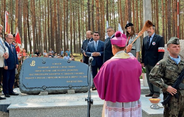 Odsłonięcie odnowionej tablicy