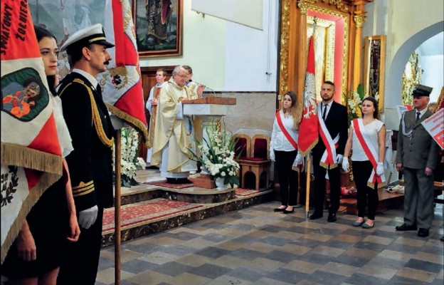 Cześć i chwała bohaterom walczącym o polskę