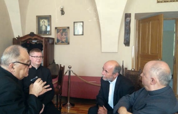 Od lewej: autor wywiadu, ks. Paweł Sobol, ks. Wiesław Ukleja,
ks. Jan Pomianek