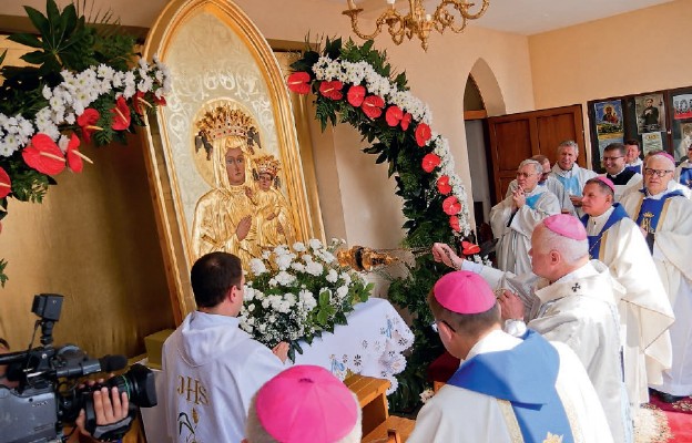 Koronacja Obrazu Matki Bożej Królowej Serc Naszych w Dąbrówkach k. Łańcuta