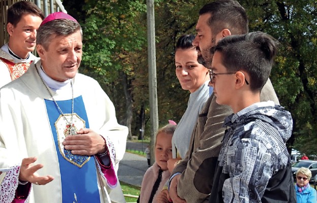 Bp Roman Pindel przewodniczył modlitwie rodzin na Kalwarii